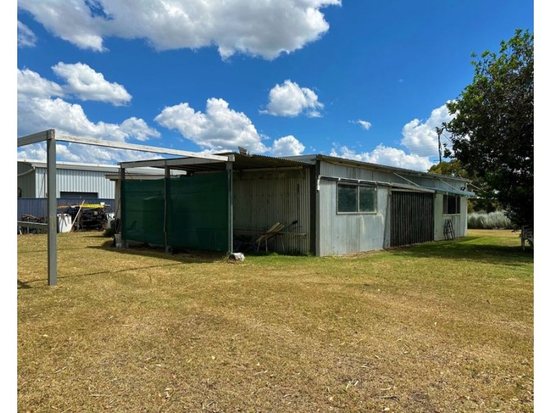 10 Tooth Street, Jondaryan QLD 4403