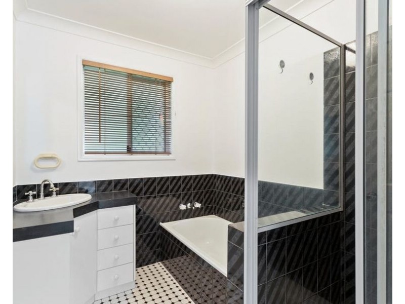 1/330 Spring Street, Kearneys Spring QLD 4350