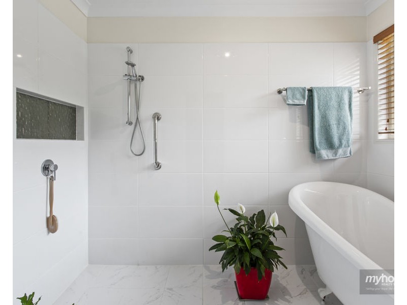 9 Louttit Court, Gowrie Mountain QLD 4350