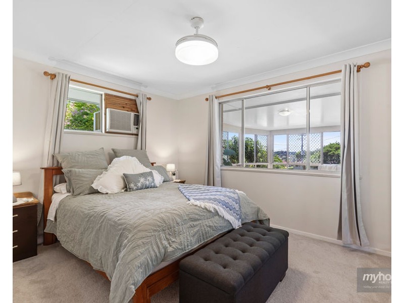 42 Loch Street, Centenary Heights QLD 4350