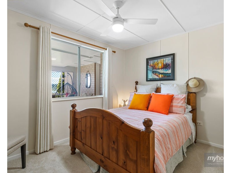 42 Loch Street, Centenary Heights QLD 4350