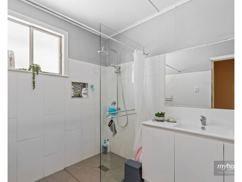 42 Loch Street, Centenary Heights QLD 4350