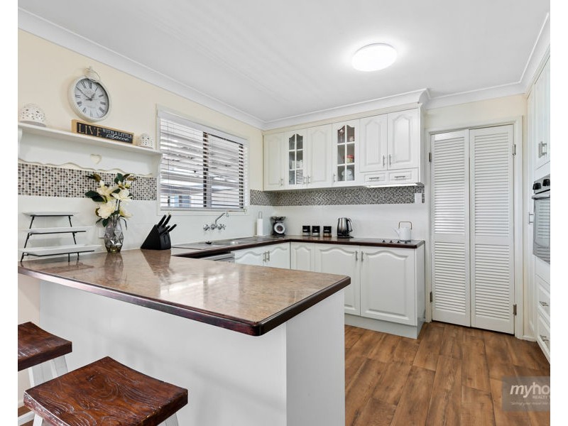 17 Gordon Crescent, Withcott QLD 4352