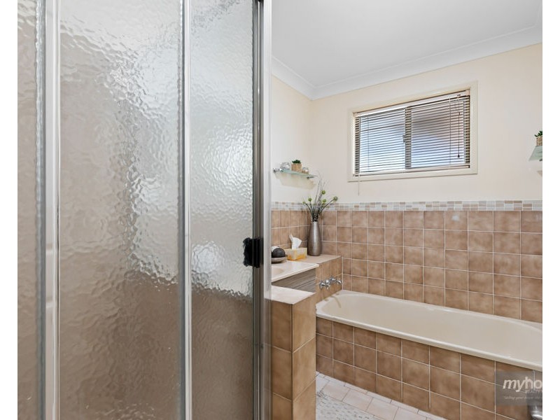 17 Gordon Crescent, Withcott QLD 4352