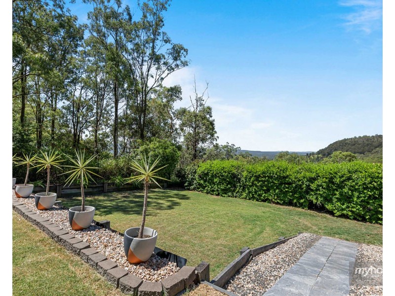 17 Gordon Crescent, Withcott QLD 4352