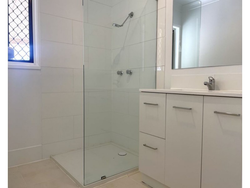27 Graman Street, Kingsthorpe QLD 4400