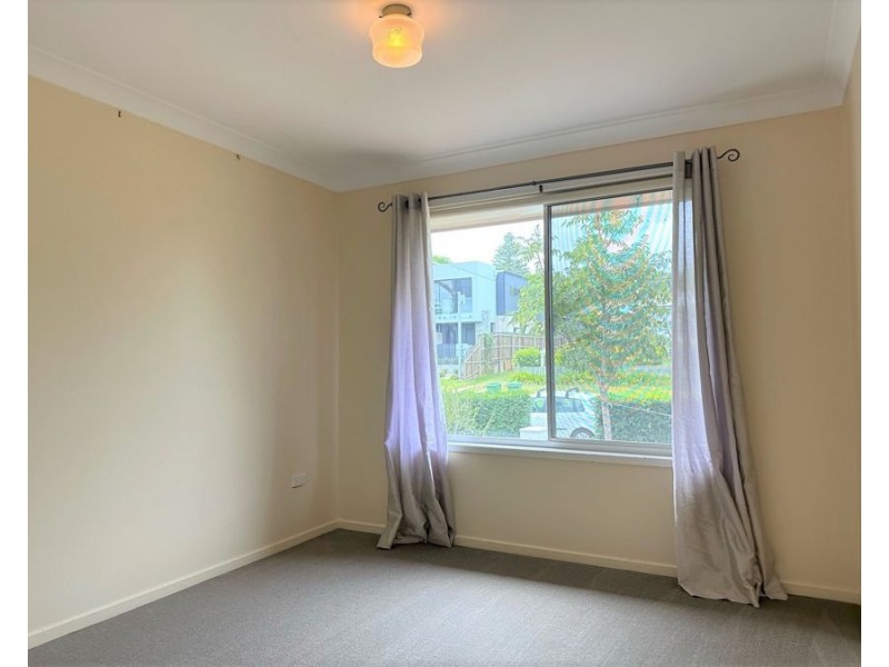 34 Alford Street, Mount Lofty QLD 4350