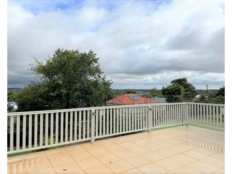 34 Alford Street, Mount Lofty QLD 4350
