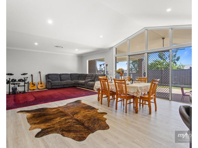 6 Thomas Street, Cambooya QLD 4358