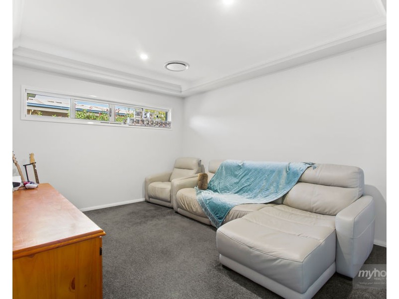 6 Thomas Street, Cambooya QLD 4358