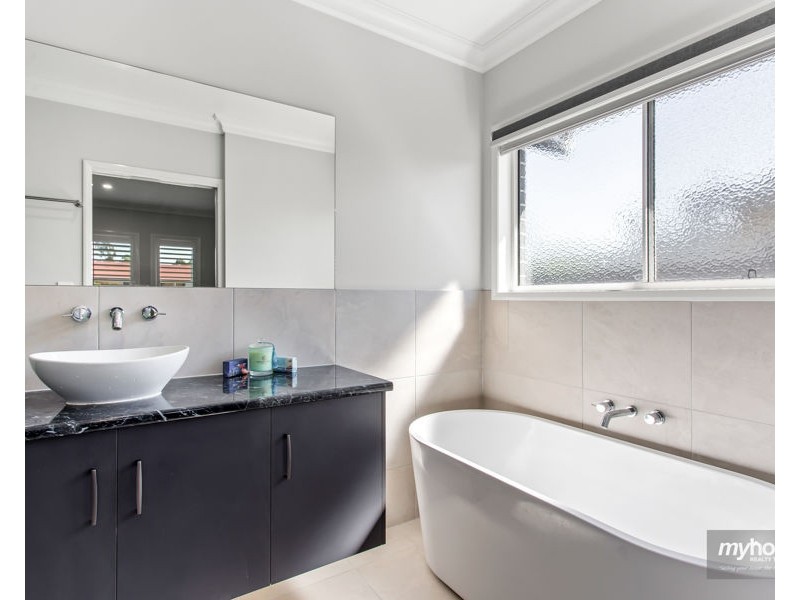 6 Thomas Street, Cambooya QLD 4358