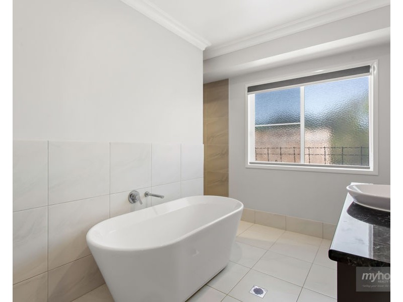6 Thomas Street, Cambooya QLD 4358