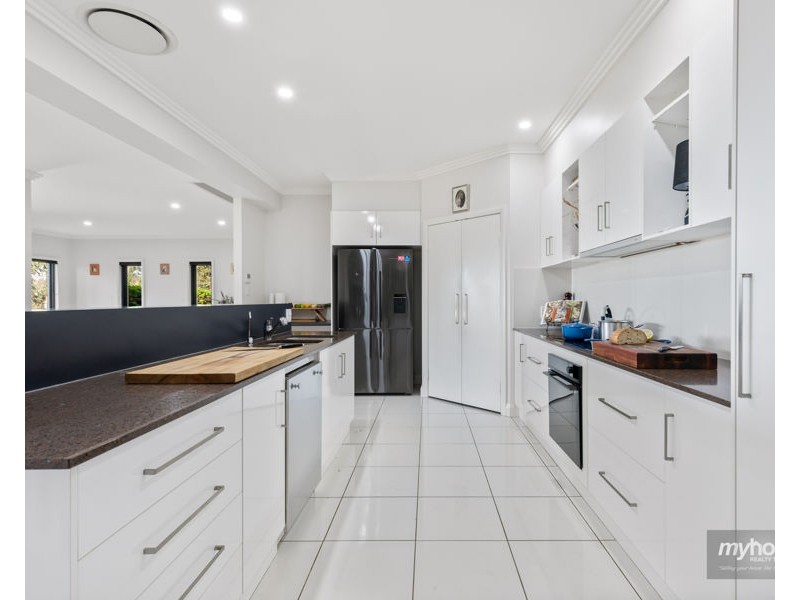 9 Gordon Crescent, Withcott QLD 4352