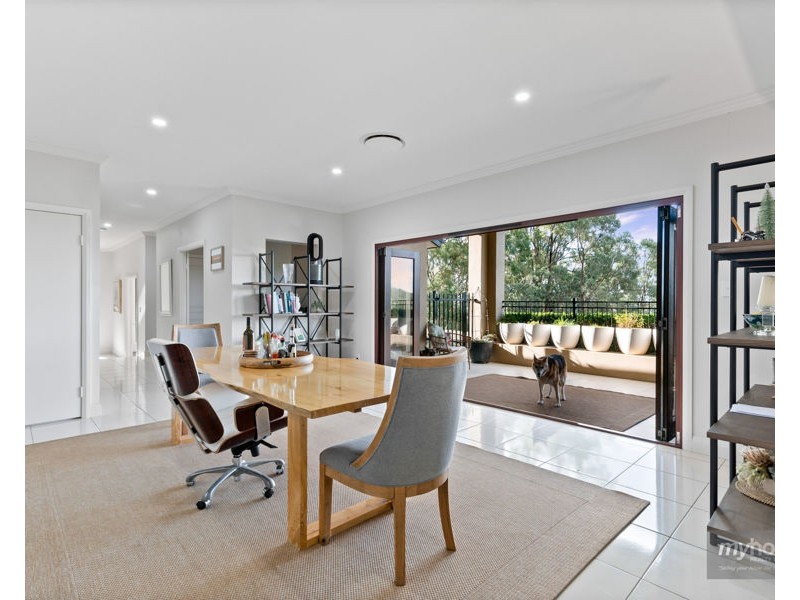 9 Gordon Crescent, Withcott QLD 4352