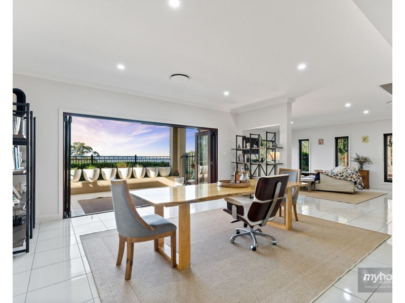 9 Gordon Crescent, Withcott QLD 4352