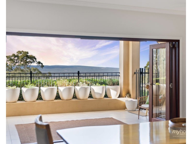 9 Gordon Crescent, Withcott QLD 4352