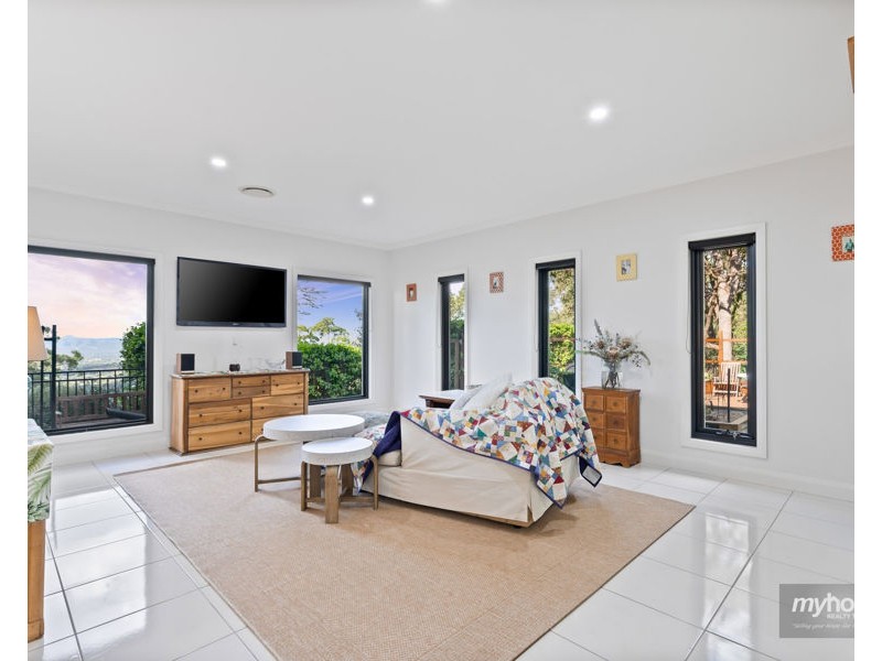 9 Gordon Crescent, Withcott QLD 4352