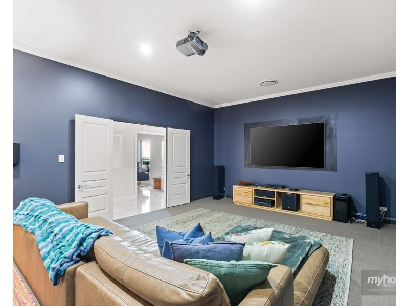 9 Gordon Crescent, Withcott QLD 4352