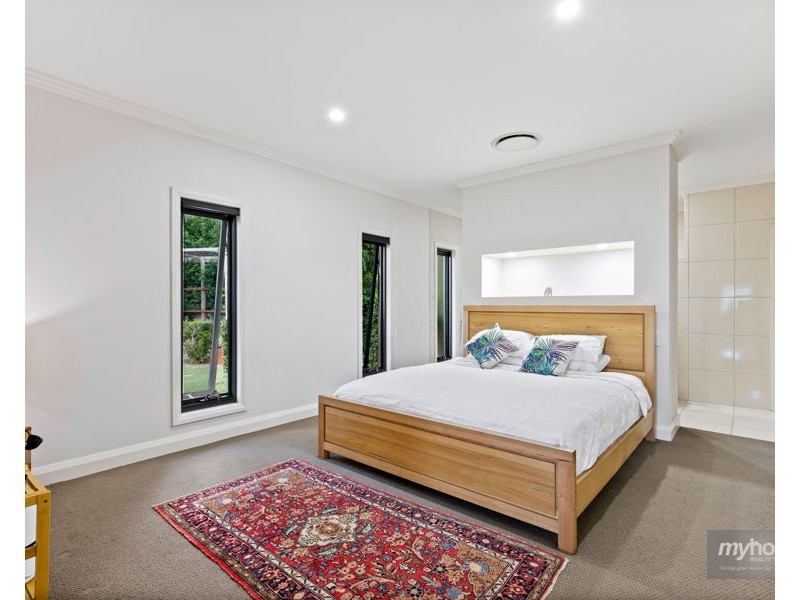 9 Gordon Crescent, Withcott QLD 4352