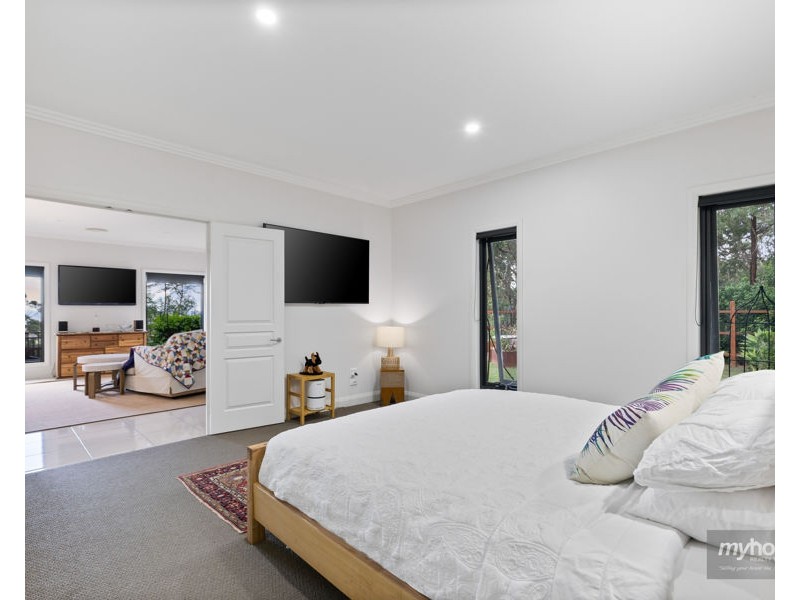 9 Gordon Crescent, Withcott QLD 4352