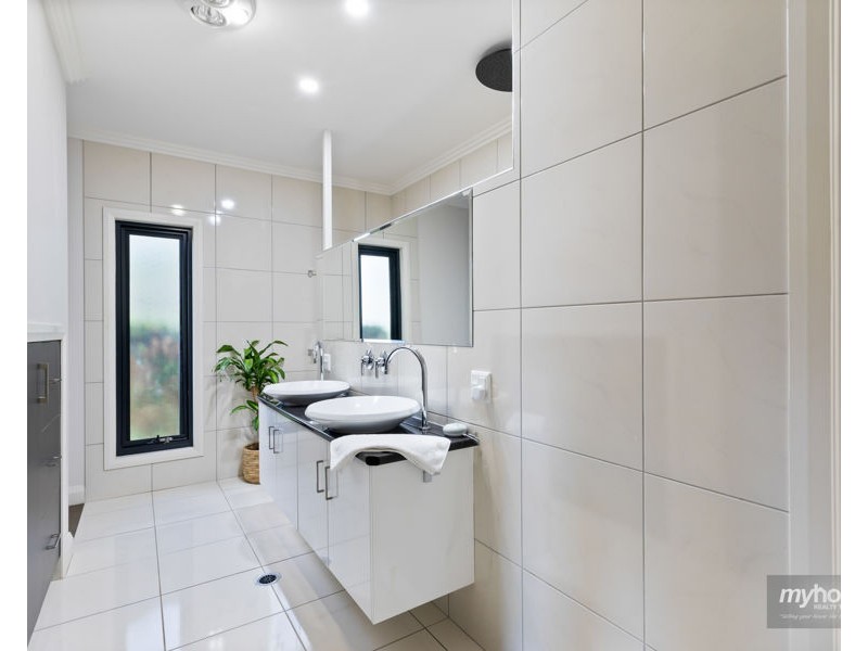 9 Gordon Crescent, Withcott QLD 4352