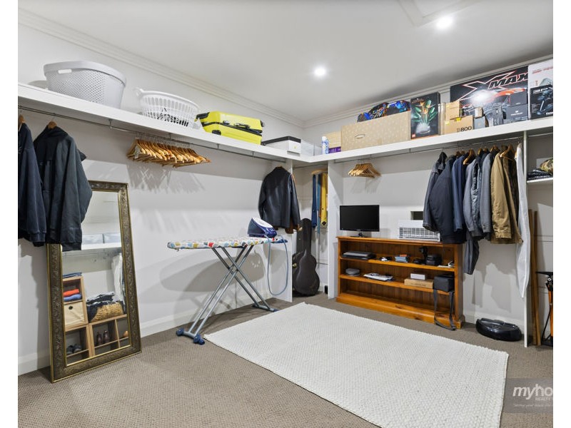 9 Gordon Crescent, Withcott QLD 4352