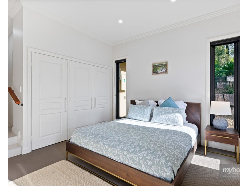 9 Gordon Crescent, Withcott QLD 4352