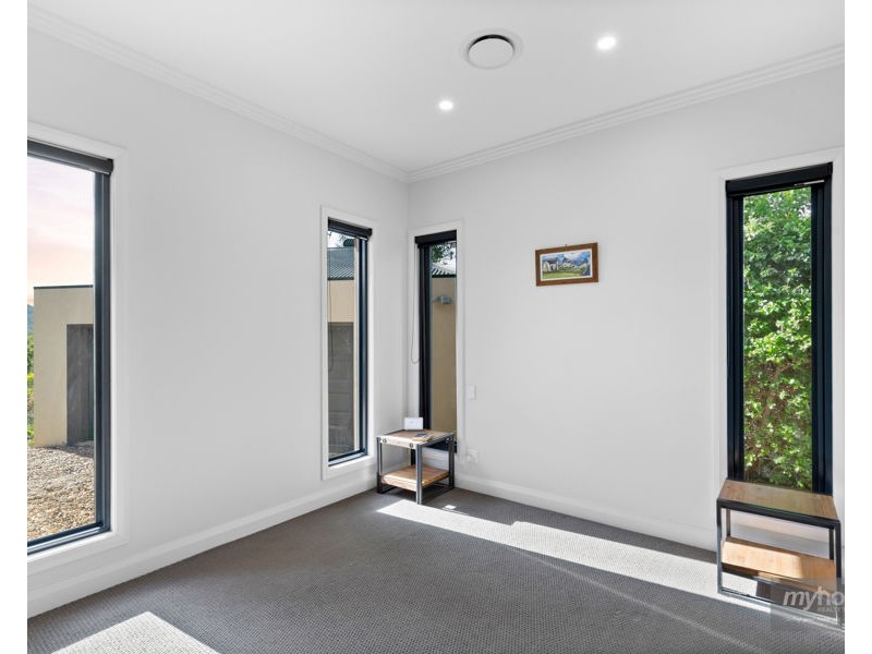 9 Gordon Crescent, Withcott QLD 4352