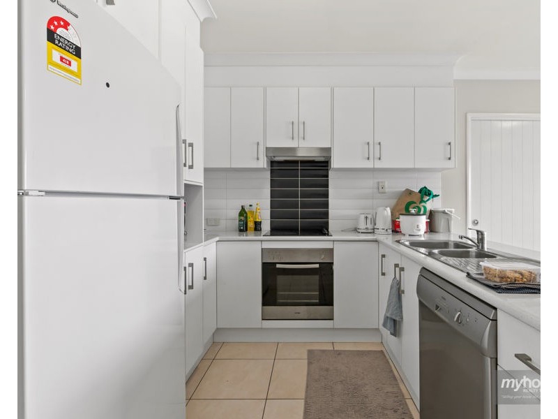 2/13 Sambar Court, Kearneys Spring QLD 4350