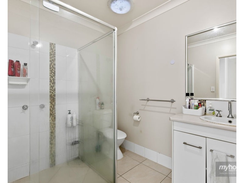 2/13 Sambar Court, Kearneys Spring QLD 4350
