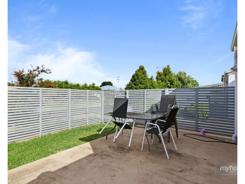 2/13 Sambar Court, Kearneys Spring QLD 4350