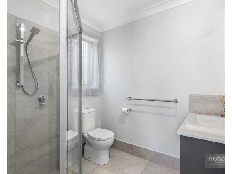 4 Ashgrove Terrace, Harlaxton QLD 4350