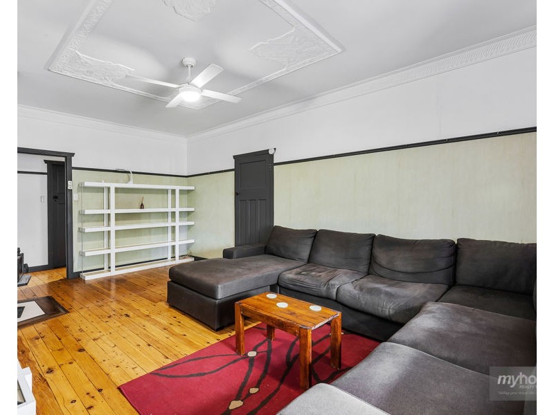 27A West Street, Newtown QLD 4350