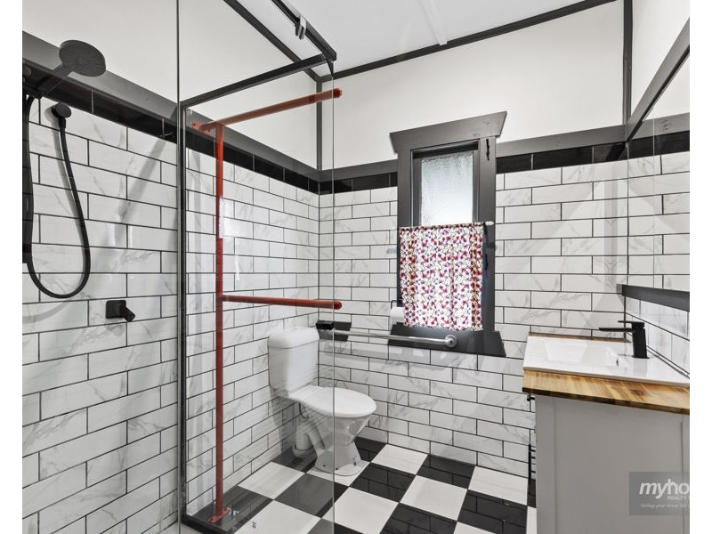 27A West Street, Newtown QLD 4350