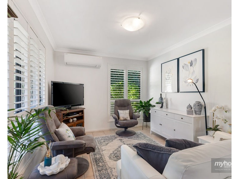 2/11 Horrocks Crescent, Kearneys Spring QLD 4350