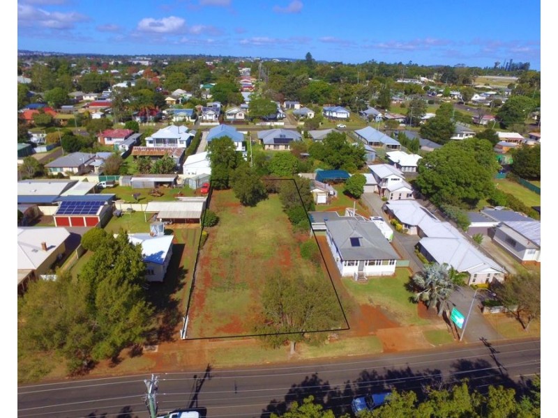 128 Taylor Street, Newtown QLD 4350