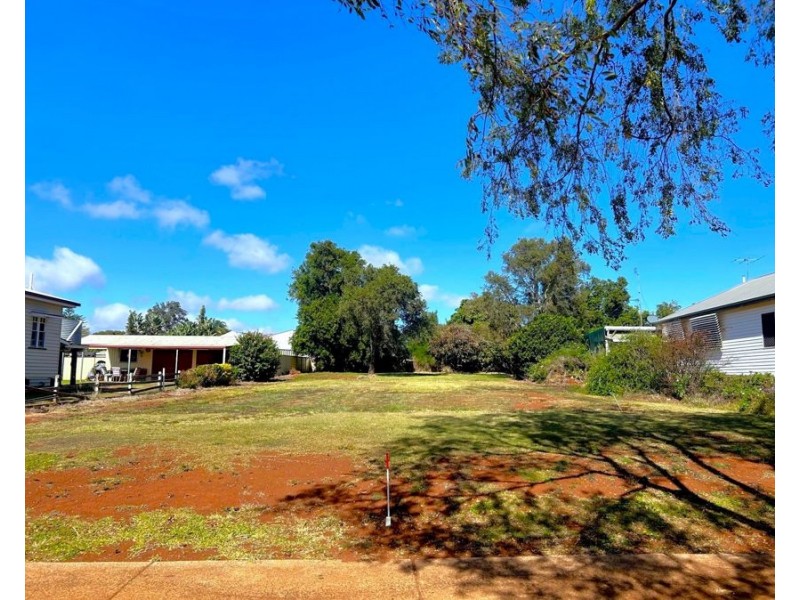 128 Taylor Street, Newtown QLD 4350