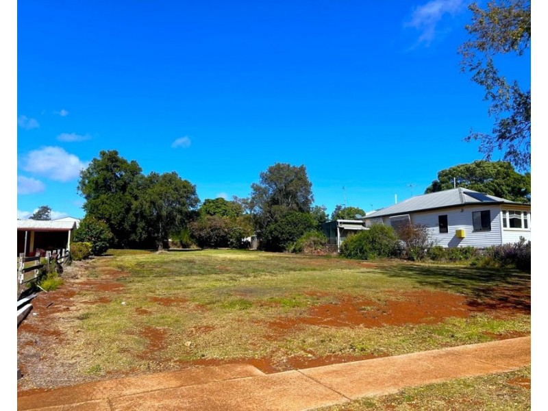 128 Taylor Street, Newtown QLD 4350