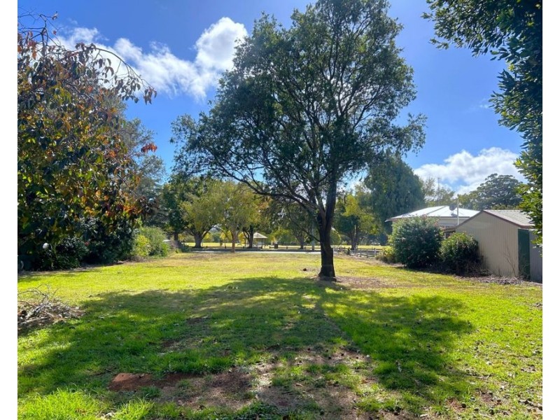 128 Taylor Street, Newtown QLD 4350