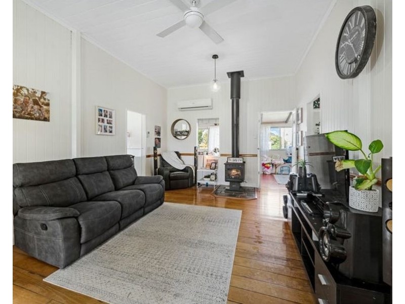 24 Eton Street, Cambooya QLD 4358
