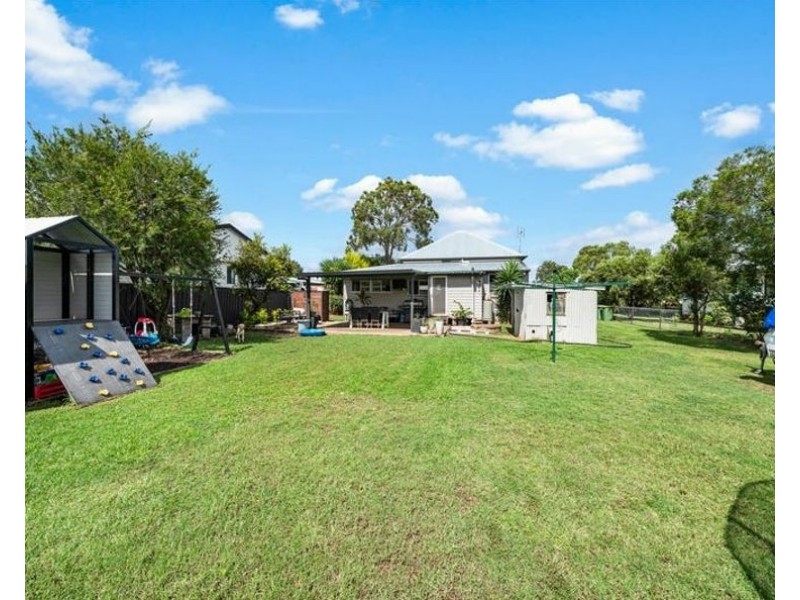 24 Eton Street, Cambooya QLD 4358