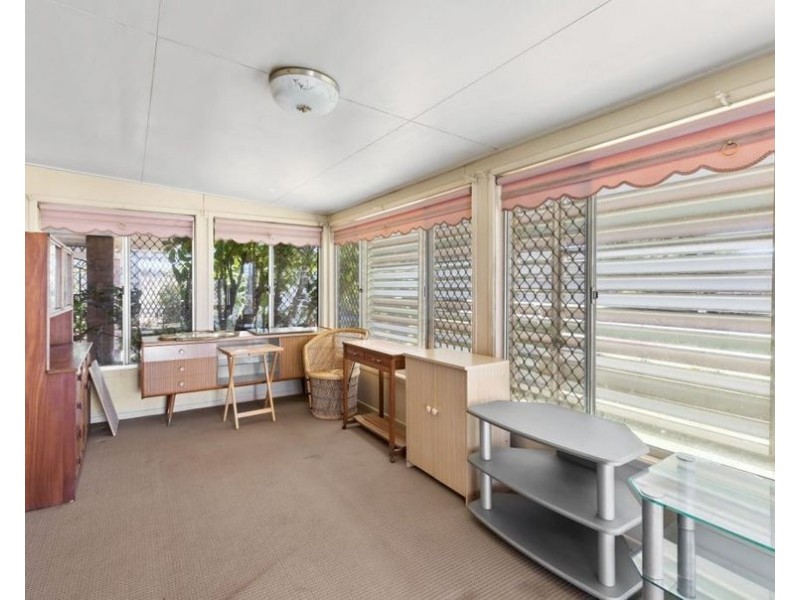 6 Gatfield Street, Newtown QLD 4350