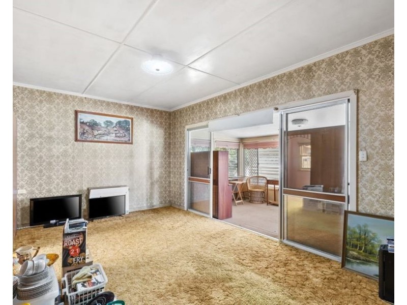 6 Gatfield Street, Newtown QLD 4350