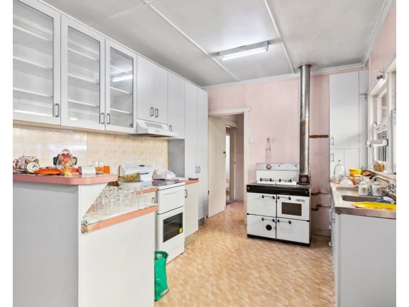 6 Gatfield Street, Newtown QLD 4350