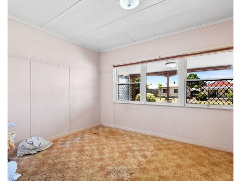6 Gatfield Street, Newtown QLD 4350