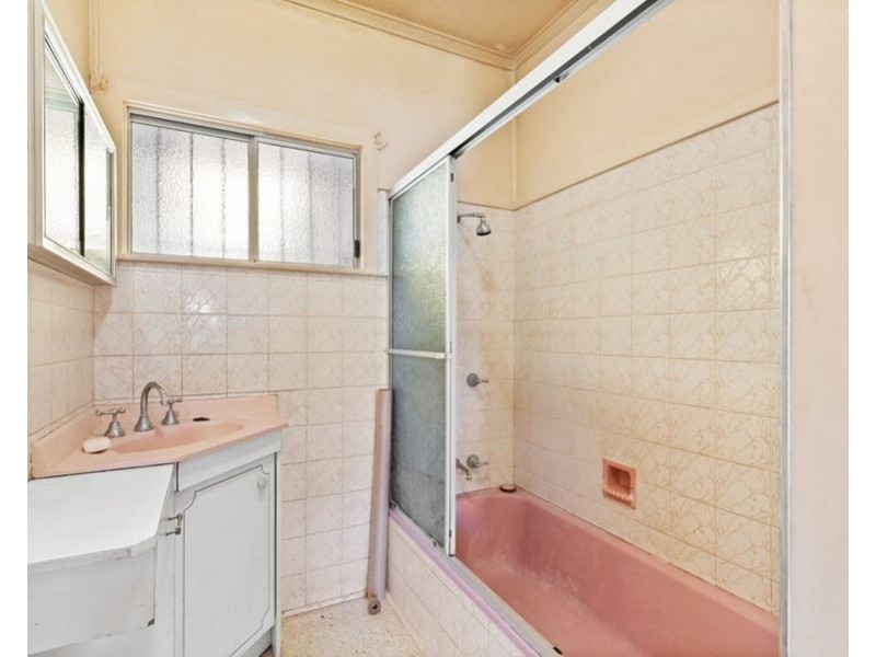 6 Gatfield Street, Newtown QLD 4350