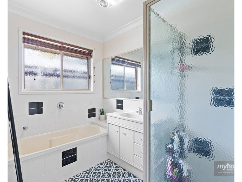 4 Kauri Street, Kearneys Spring QLD 4350