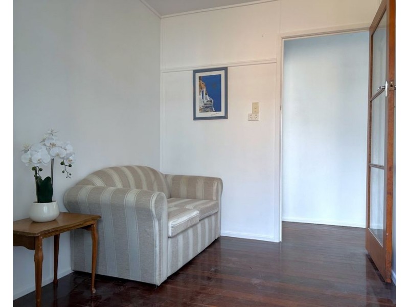 Room 4/8 Ranfurly Street, Newtown QLD 4350