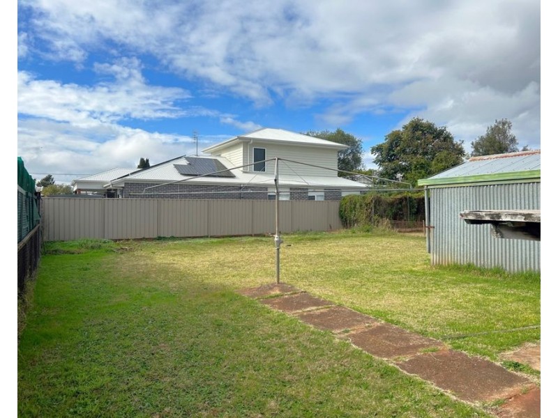 Room 4/8 Ranfurly Street, Newtown QLD 4350