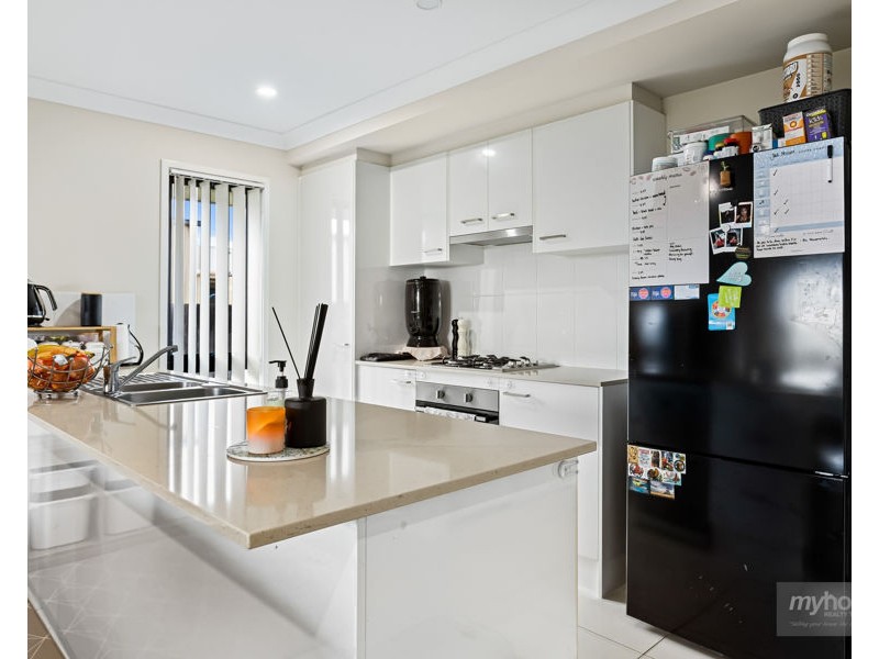 33 Mia Street, Wyreema QLD 4352